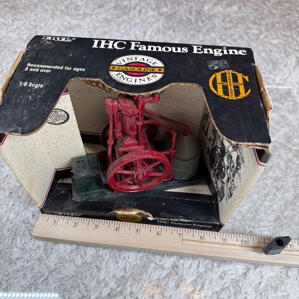 Ertl IHC Famous Engine 1/8 Scale Die Cast Metal Vintage Gasoline Replica 615 - Picture 4 of 10